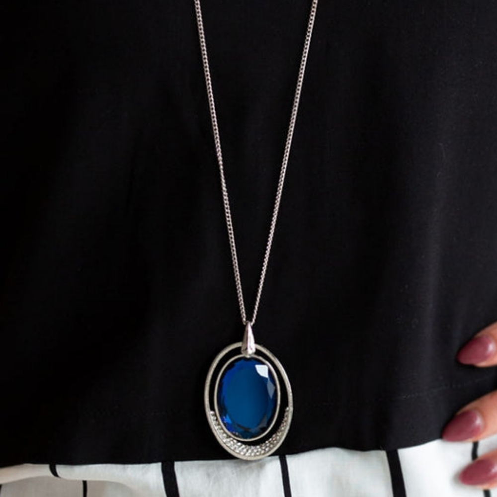 Paparazzi NEW blue necklace